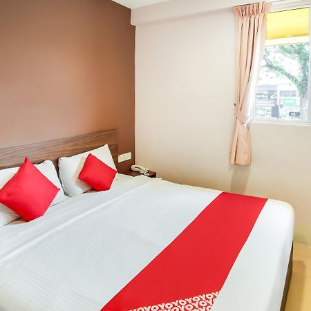 Oyo 89480 Dream House Hotel Skudai Buitenkant foto