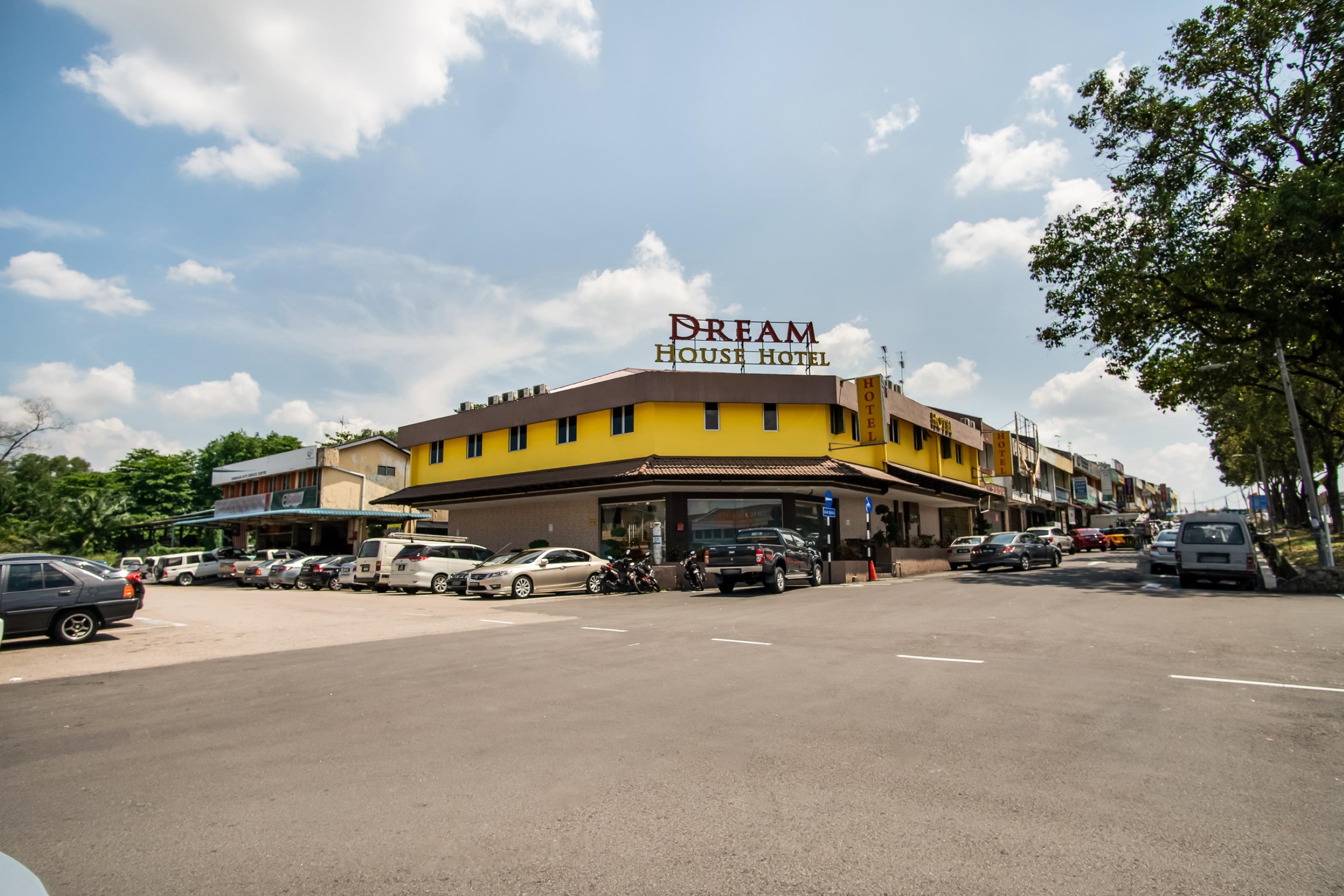 Oyo 89480 Dream House Hotel Skudai Buitenkant foto