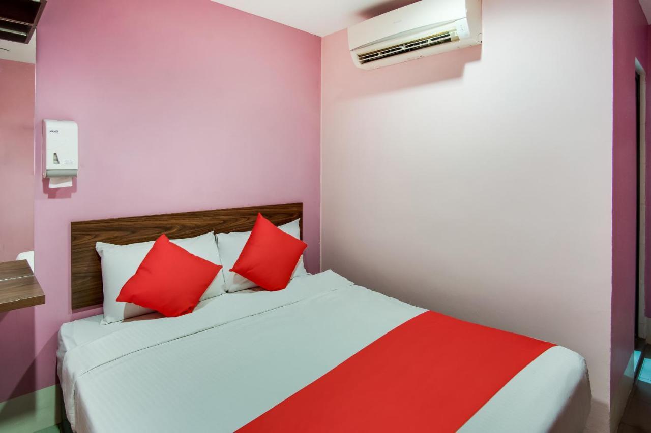 Oyo 89480 Dream House Hotel Skudai Buitenkant foto