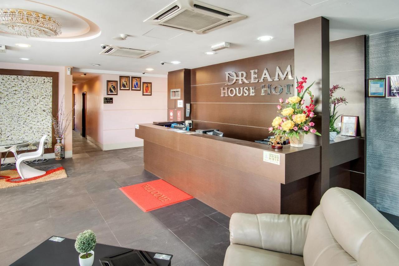 Oyo 89480 Dream House Hotel Skudai Buitenkant foto