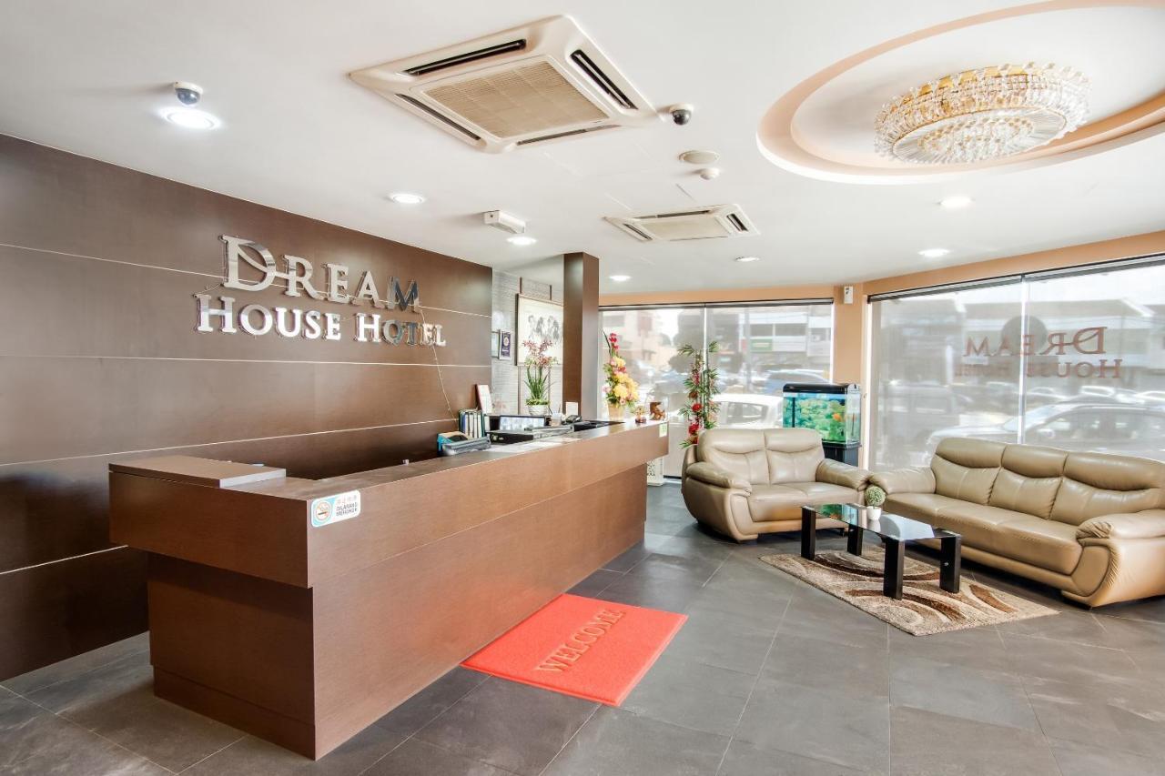 Oyo 89480 Dream House Hotel Skudai Buitenkant foto